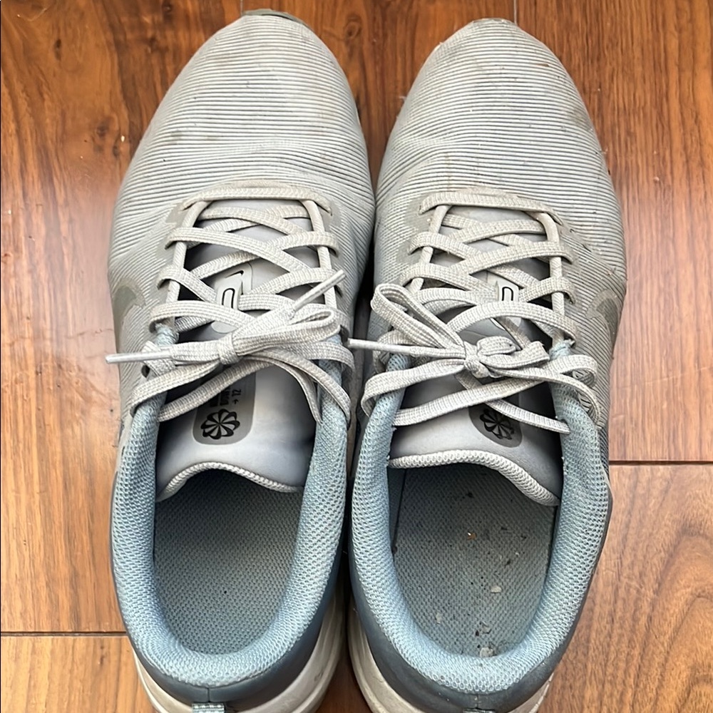 Nike Gray Sneakers with Textured Fabric and Low-Top Design